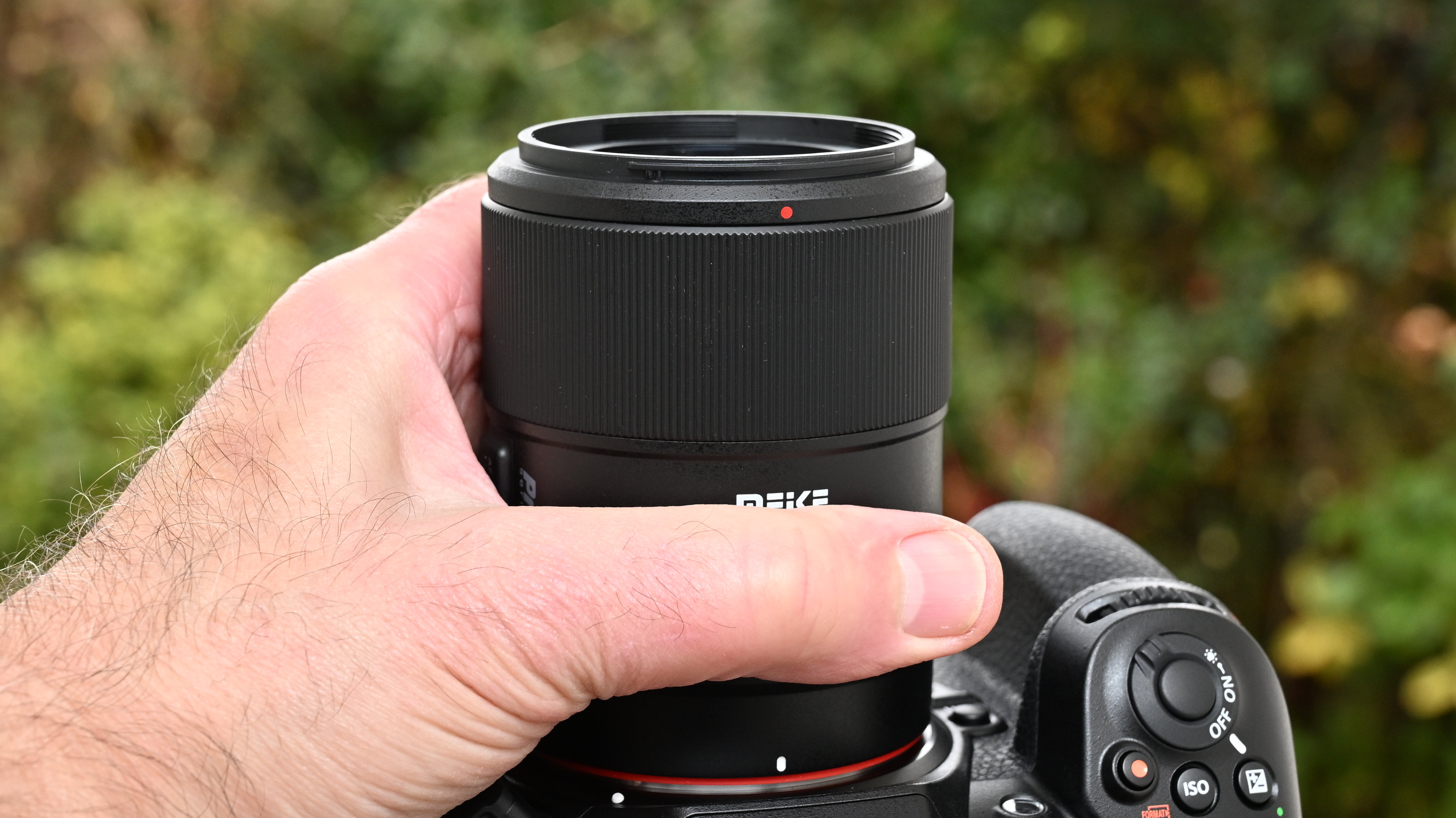 Meike 35mm f/1.8 Pro AF product shot