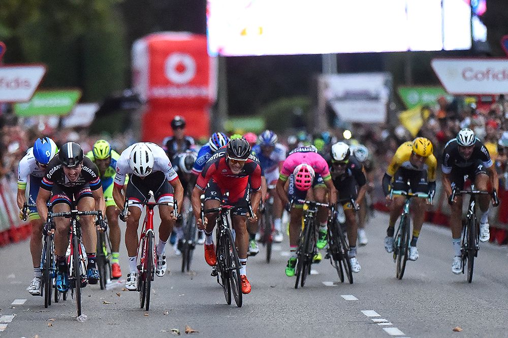 John Degenkolb holds off Danny van Poppel for the stage 21 win.
