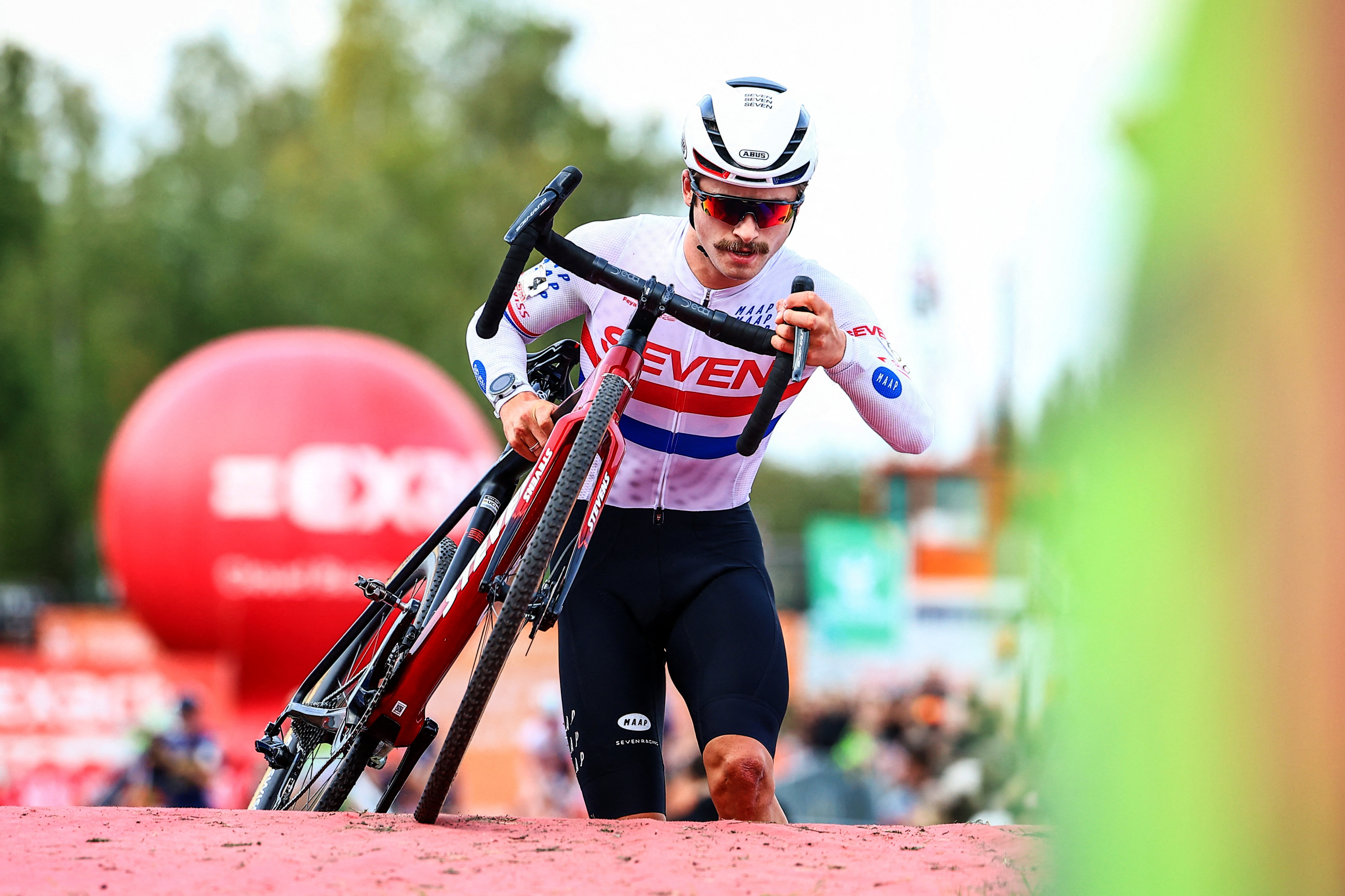 Cameron Mason competing in cyclo-cross