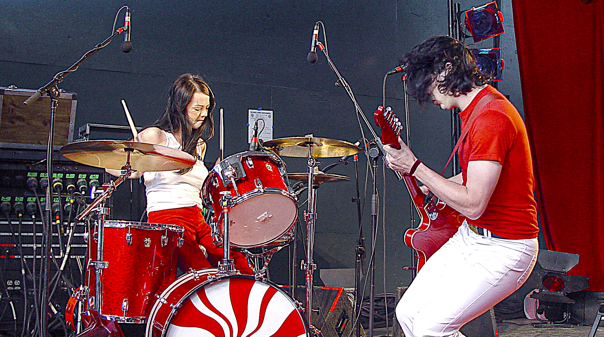 Musicians Meg White (L) and Jack White of the White Stripes perform in concert at Stubb's Bar-B-Q on June 25th, 2003, in Austin, Texas.
