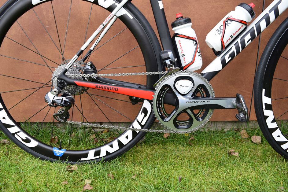 Unlike the men's and women's team, the development riders are equipped with the slightly older Shimano Dura-Ace 9000 series Di2 groupset