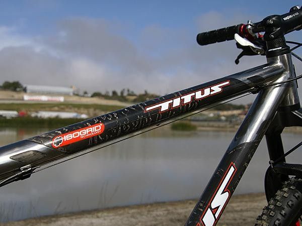 The top tube and down tube are both made from titanium and carbon fiber that is internally reinforced for more strength and rigidity.