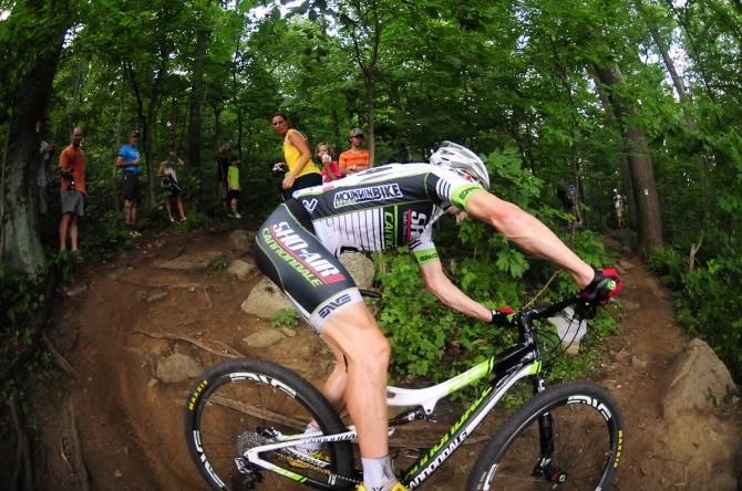 Jeremiah Bishop (Sho-Air/Cannondale) bending his bike around a tight turn