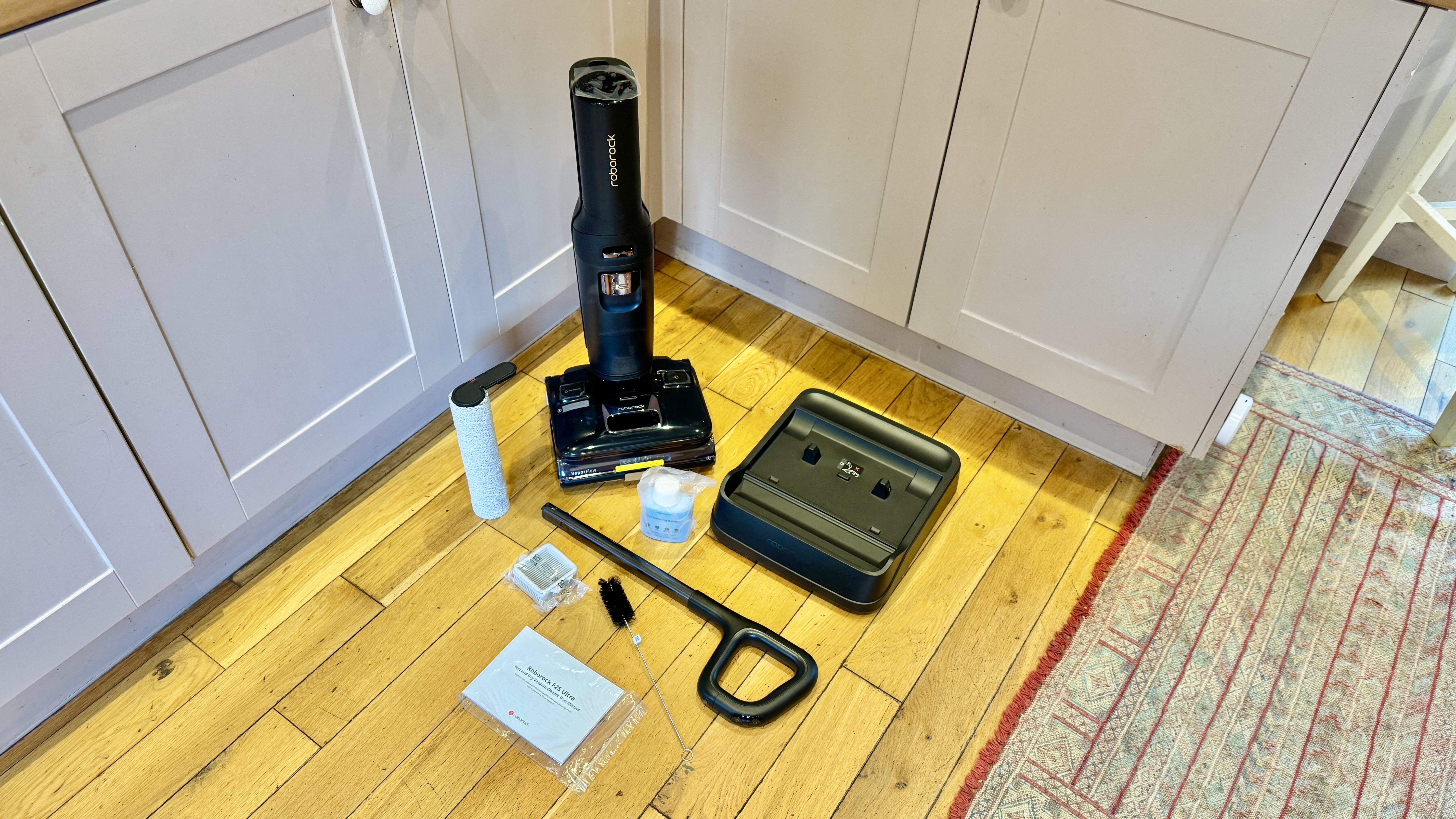 Roborock F25 Ultra broken down into its component parts