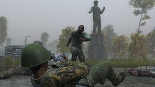 les meilleurs jeux de survie : un soldat allongé sur le sol tirant sur un zombie