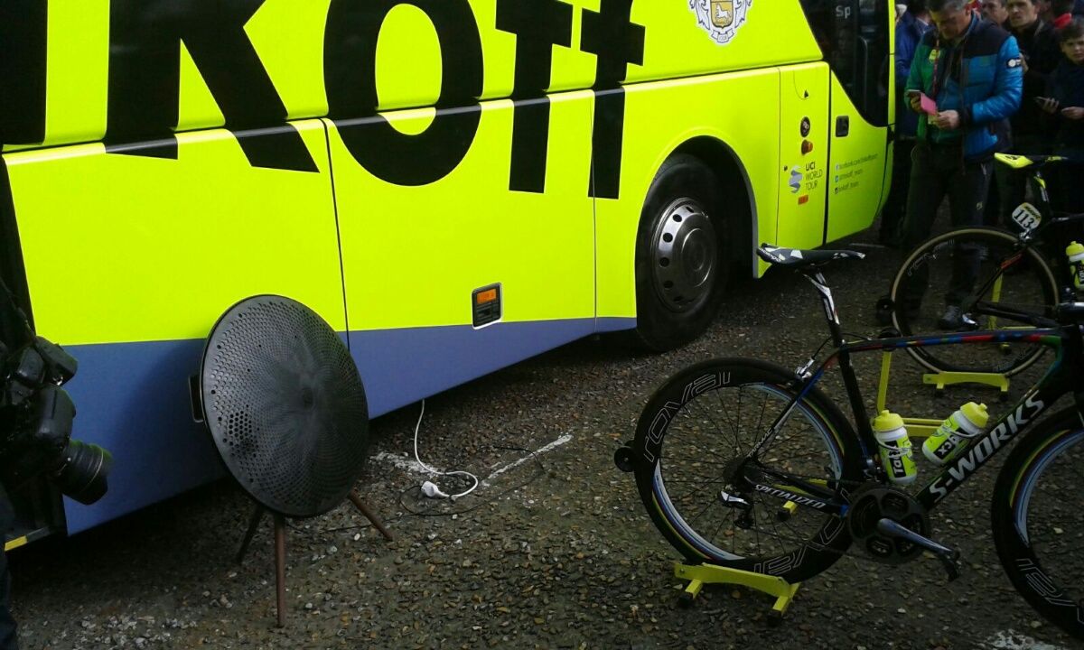 Tinkoff become the party bus as they play Shakira ahead of the start
