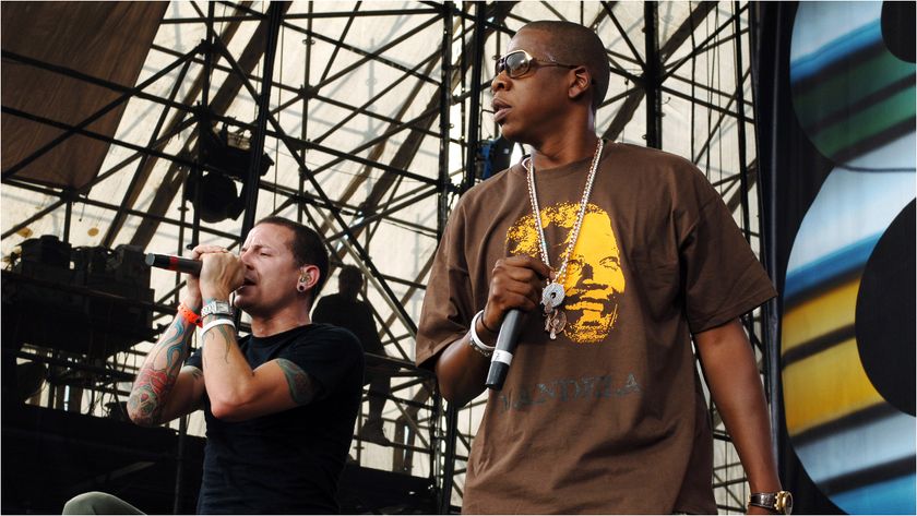 Chester Bennington and Jay-Z sing on stage together