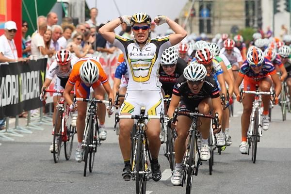 Ina Yoko Teutenberg (HTC - Columbia Women) celebrates victory ahead of Giorgia Bronzini (Gauss Rdz Ormu) and Kirsten Wild (Cervelo Test Team)