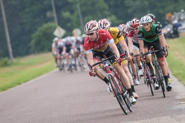 Shawn Milne (Kenda/5 Hour Energy) working to try to bring back the break.