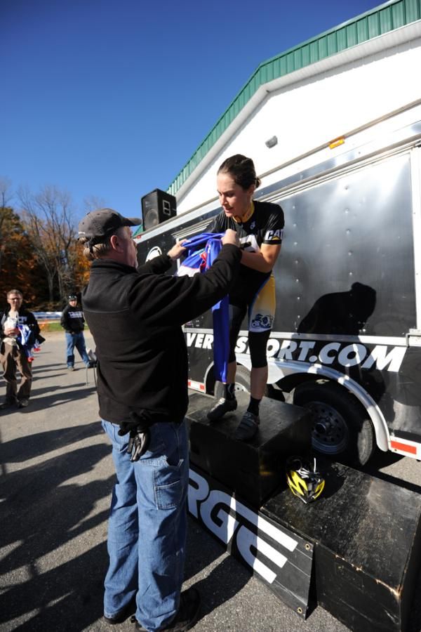 Andrea Smith (Ladies First Racing) gets a fresh leader&rsquo;s jersey.