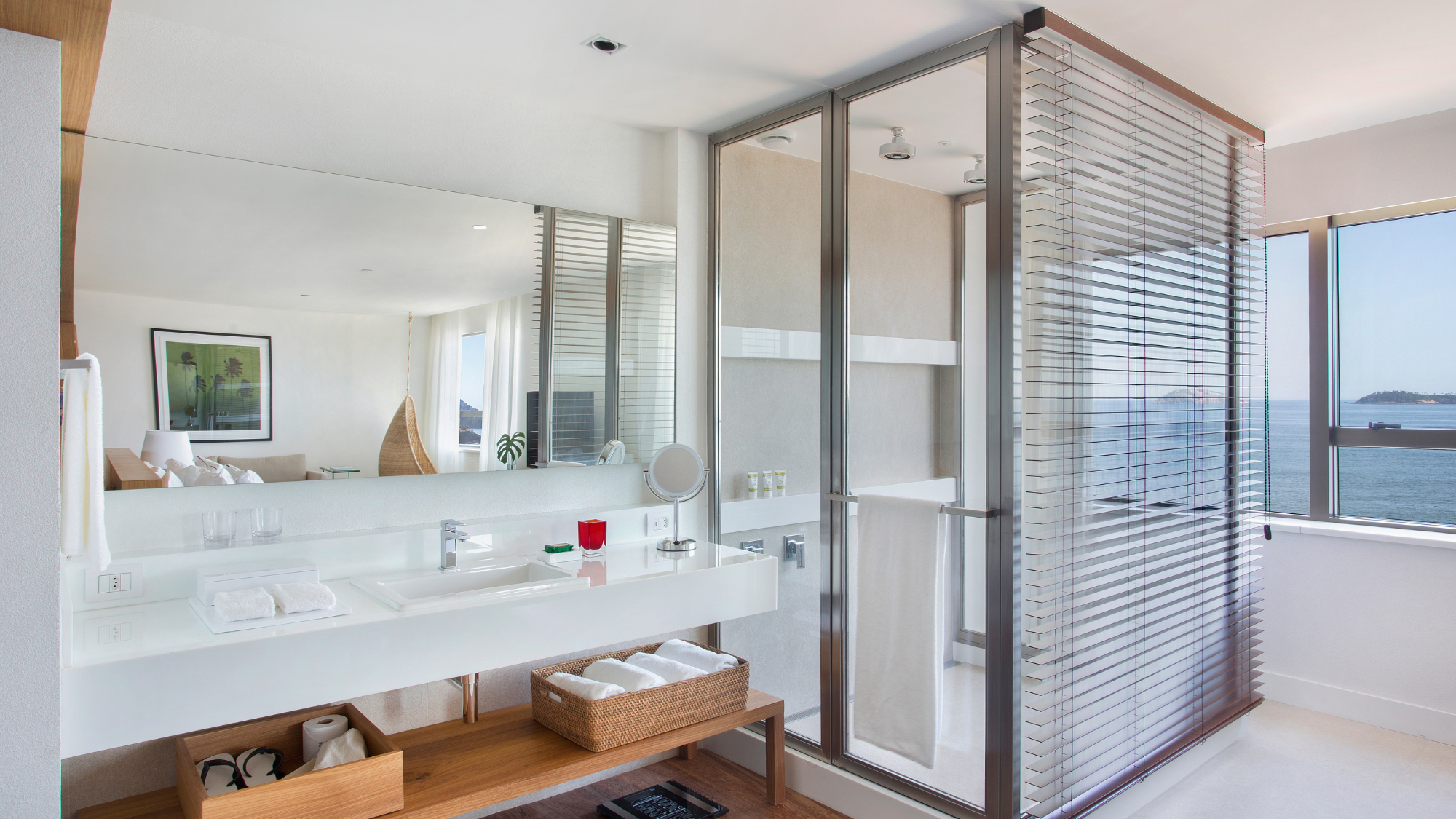 Janeiro Hotel bathroom with sea views