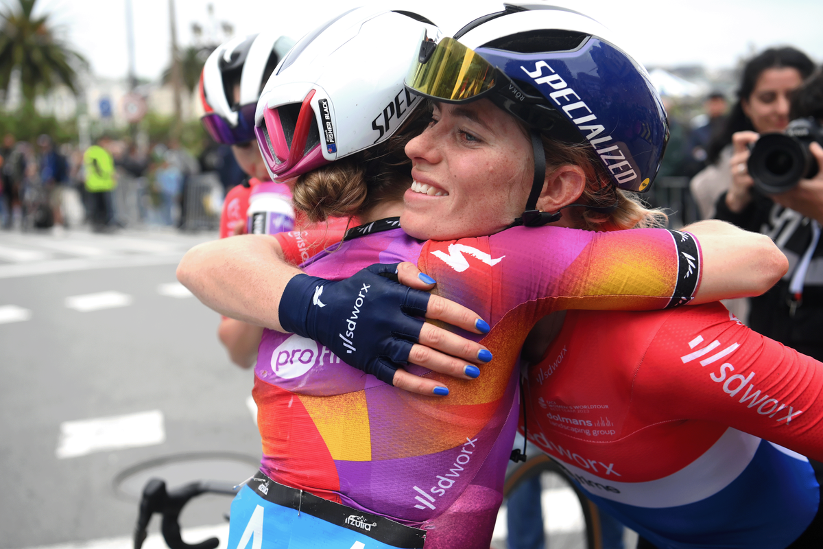 Vollering celebrates with Fisher-Black