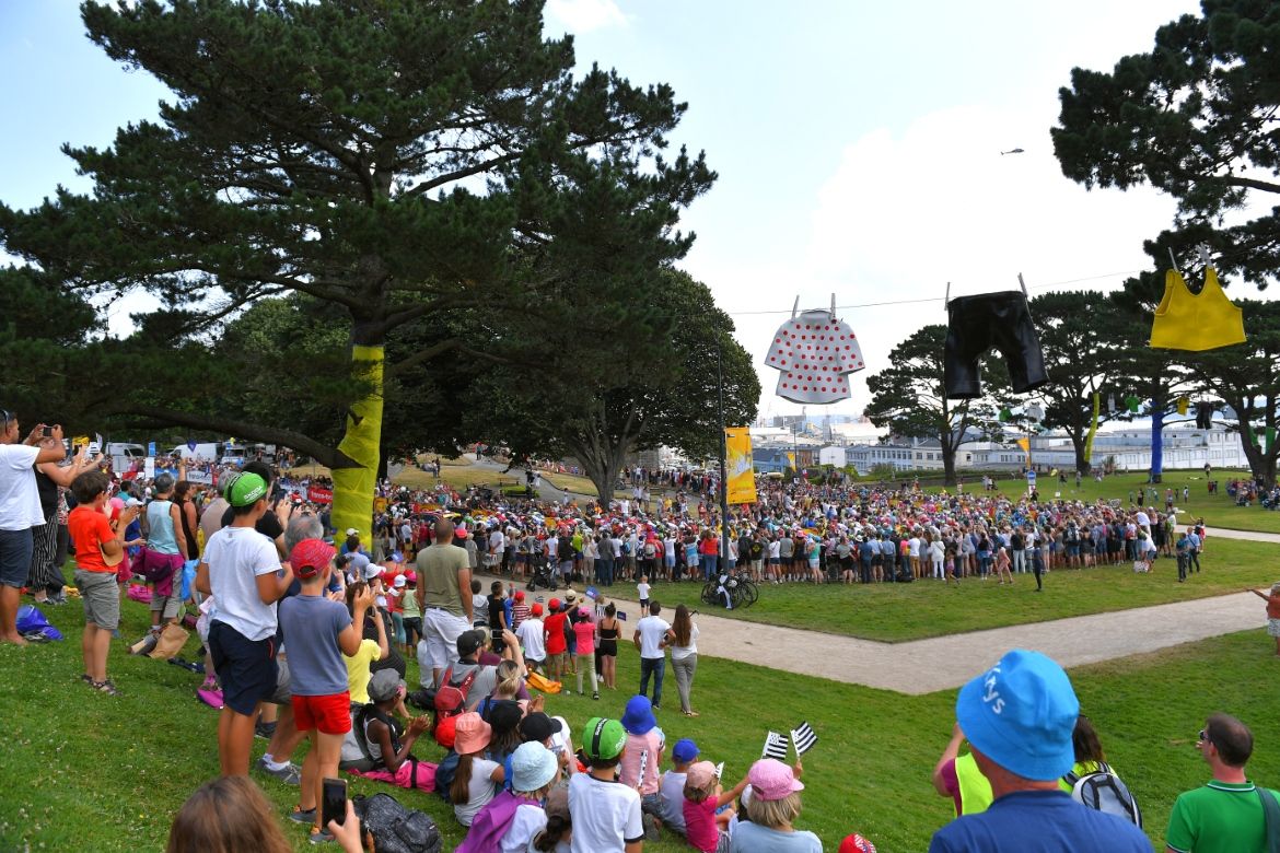 The start of stage 6 in Brest