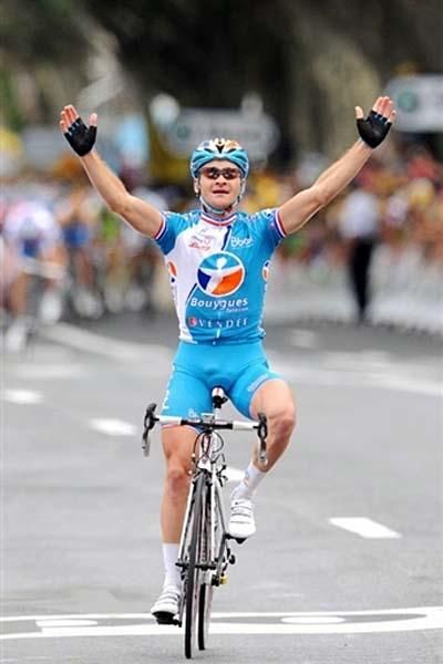 Frenchman Thomas Voeckler (BBOX Bouygues Telecom wins after a long day in a break.