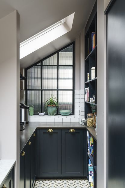 10 kitchen cabinet colors to make a small space look bigger | Real Homes