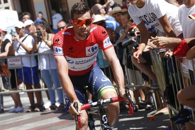 Michael Matthews (Orica - GreenEdge) rolls to the stage 4 start line