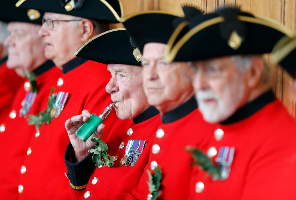 Chelsea Pensioner seen vaping ahead of the annual Founder's Day Parade