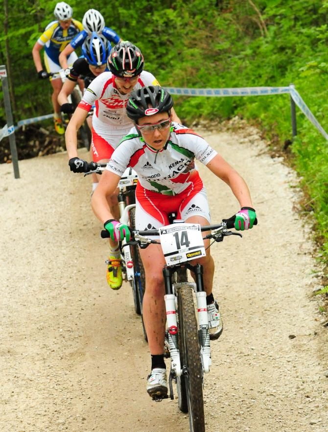 Eva Lechner (Team Colnago Sudtirol) in a group of five at the top of the course