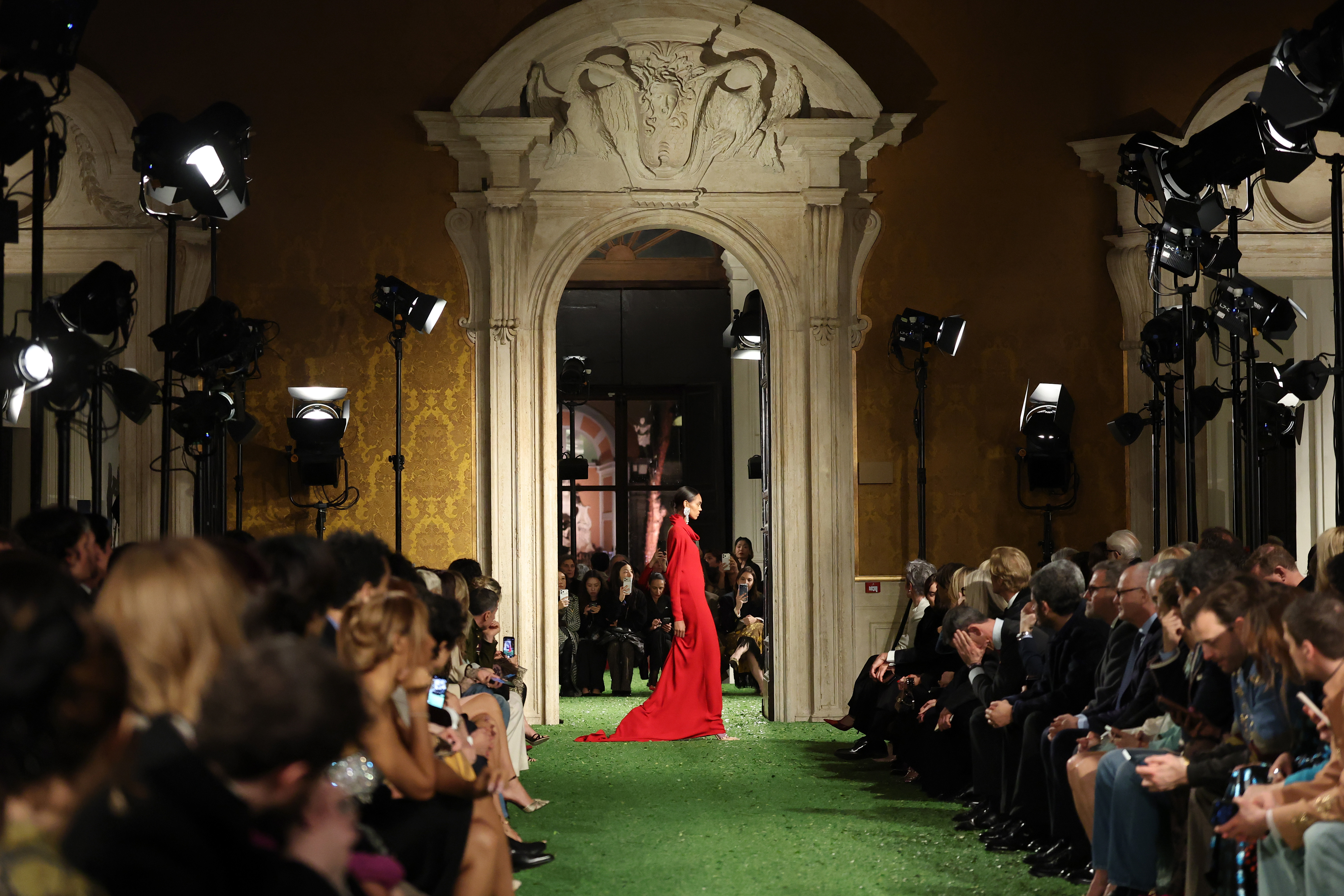 valentino aw26 show