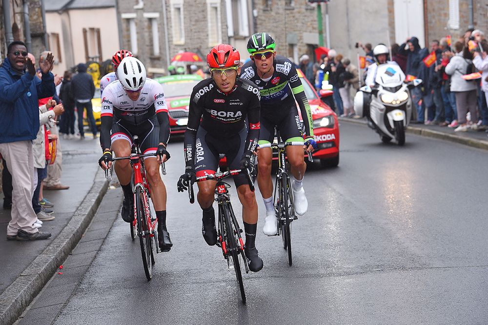 The breakaway in action during stage 2.