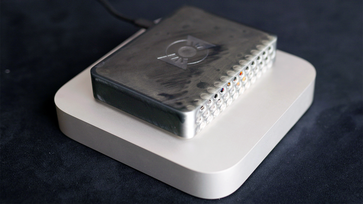 Modders Squeeze Mac Mini M1 Into a Palm-Sized Chassis