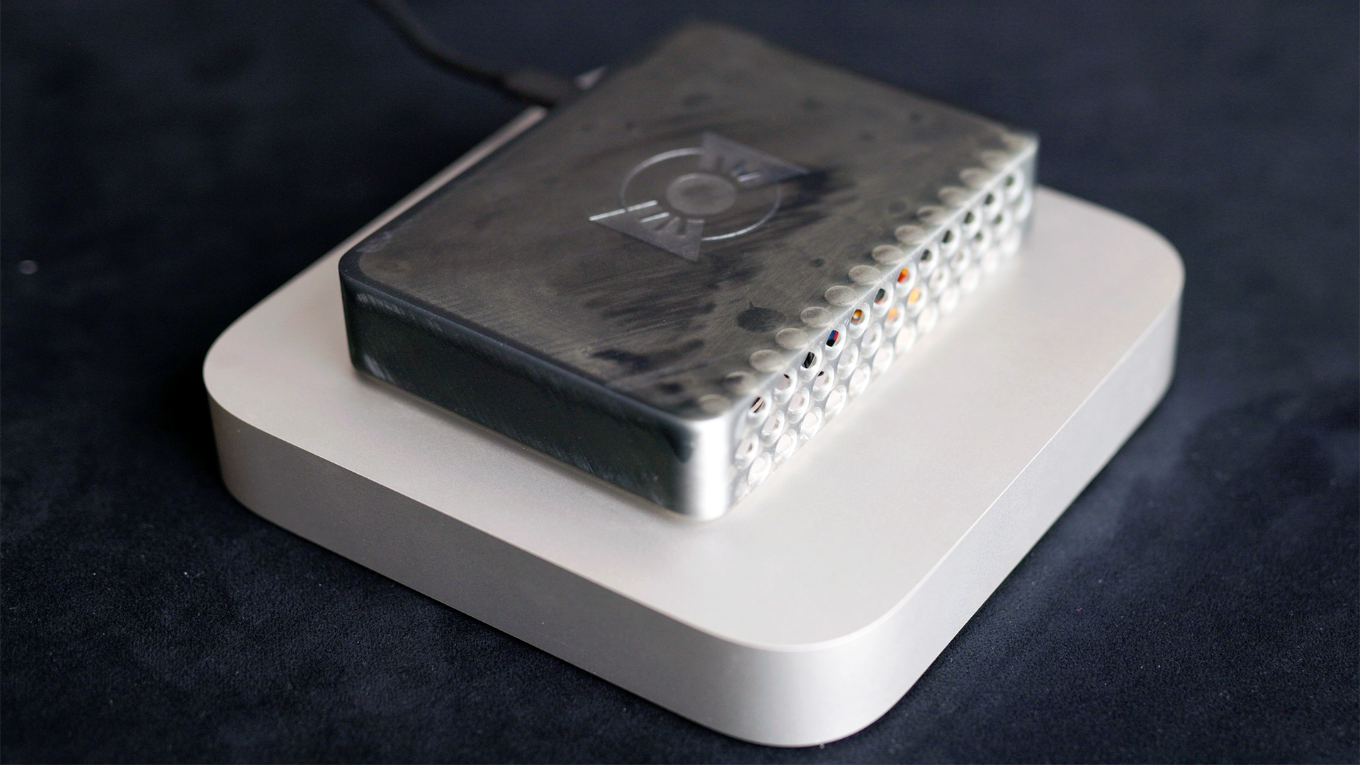 Modders Squeeze Mac Mini M1 Into a Palm-Sized Chassis | Tom's Hardware