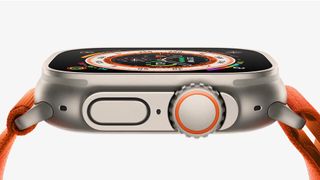 En närbild på sidan av en Apple Watch Ultra och dess knappar.