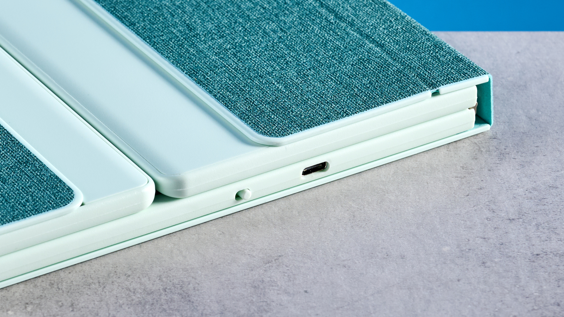 Seenda Foldable Bluetooth Keyboard with Touchpad pictured in front of a blue background.
