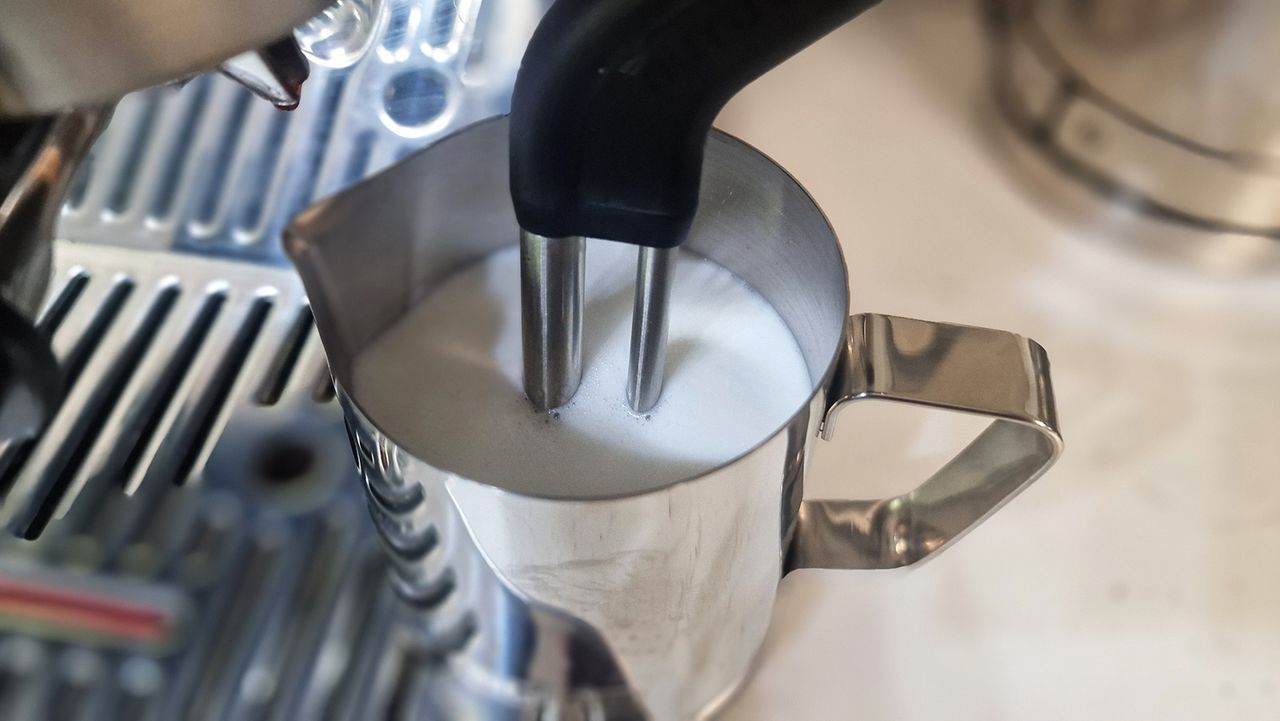 De'Longhi La Specialista Touch milk frother