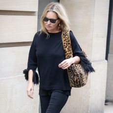 Kate Moss wears a leopard handbag with skinny jeans