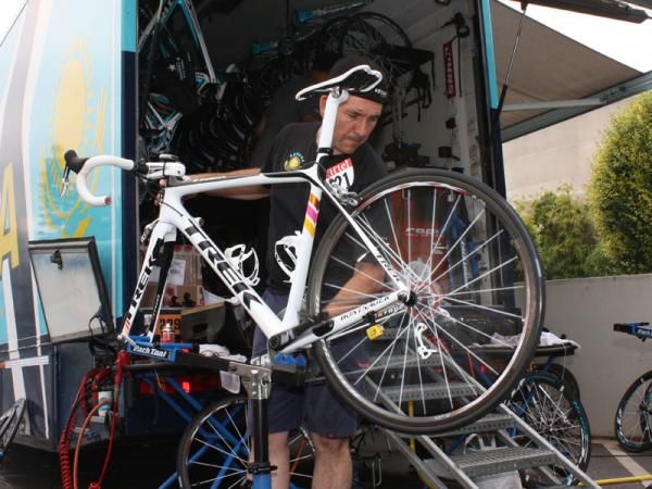 Munoz takes a lot of pride in his work and Contador's machine is among the most impeccably prepared bike we've encountered.