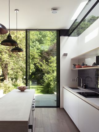 modern glazing in side return extension