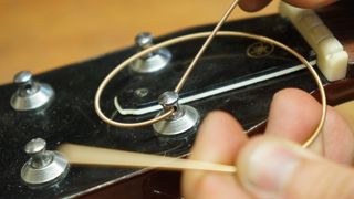 Inserting a string into a machine head