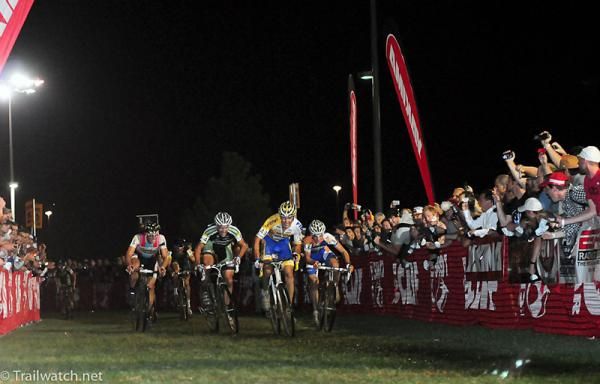 The final sprint started early with Rob Peeters leading.