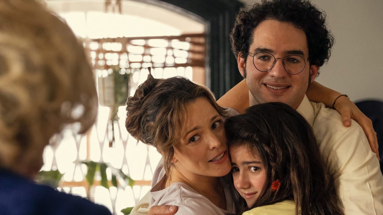Rachel McAdams, Abby Ryder Fortson and Benny Safdie in Are You There, God? It's Me, Margaret