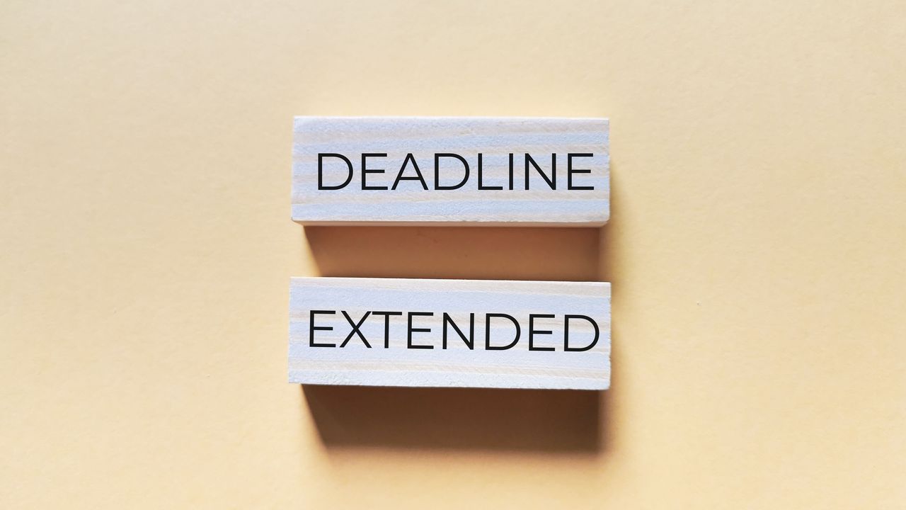 deadline extended written on blocks for tax deadline