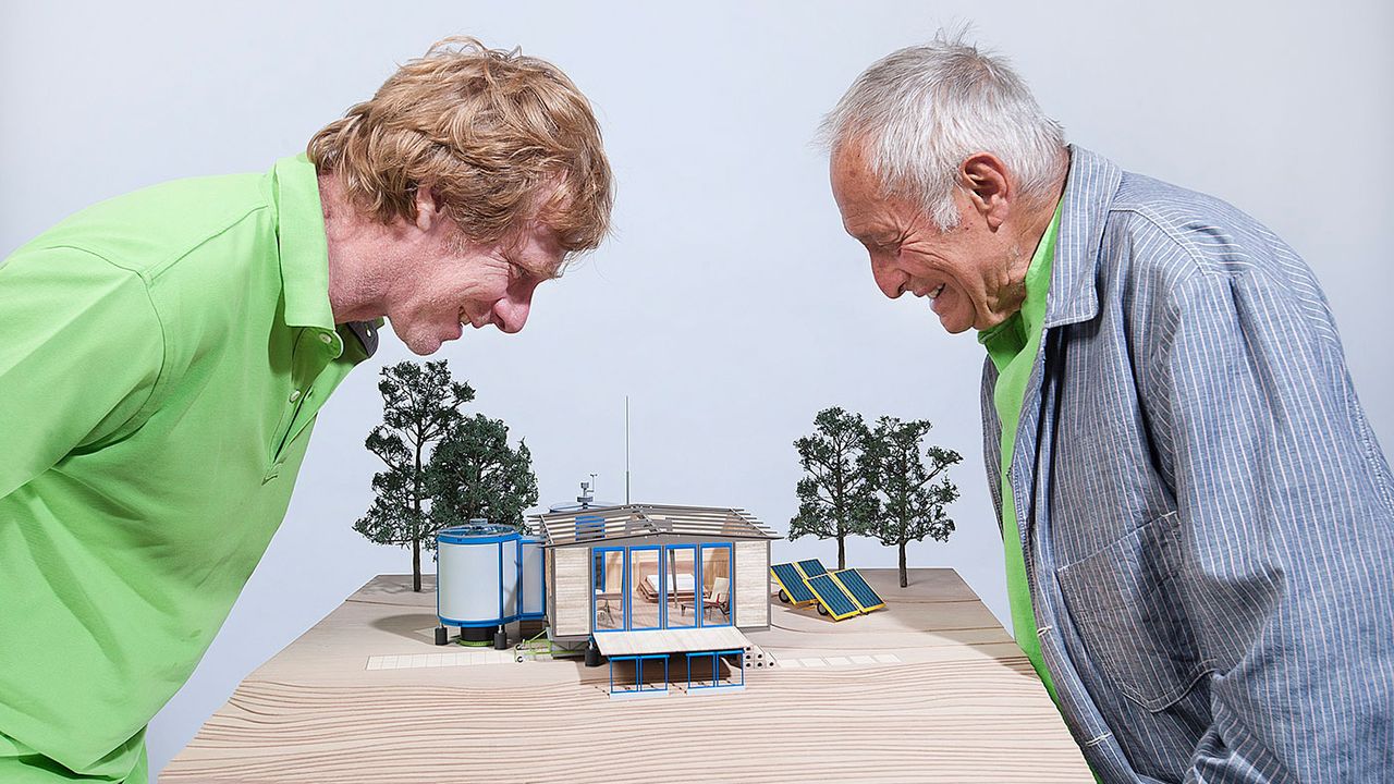 33_richard-rogers-and-ivan-harbour-with-prouvc-house-model_-rogers-stirk-harbour-partners.jpg