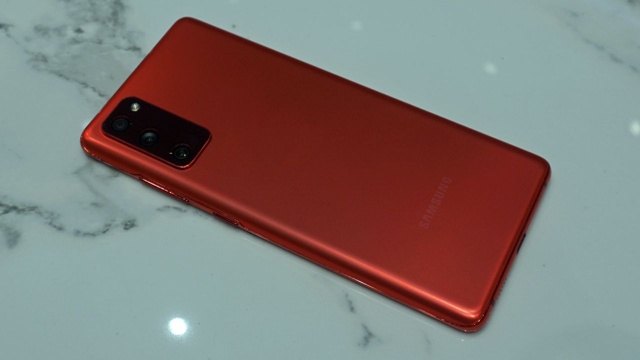 Samsung Galaxy S20 FE Cloud Red