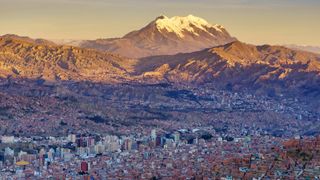 when does a hill become a mountain: La Paz and Illimani