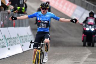 Jonas Vingegaard winning Tirreno using the new Vision handlebars