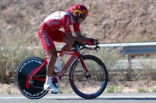 Maxime Monfort (Cofidis) started with a power gel tucked underneath his left sleeve, which gave him enough energy to finish 14th.