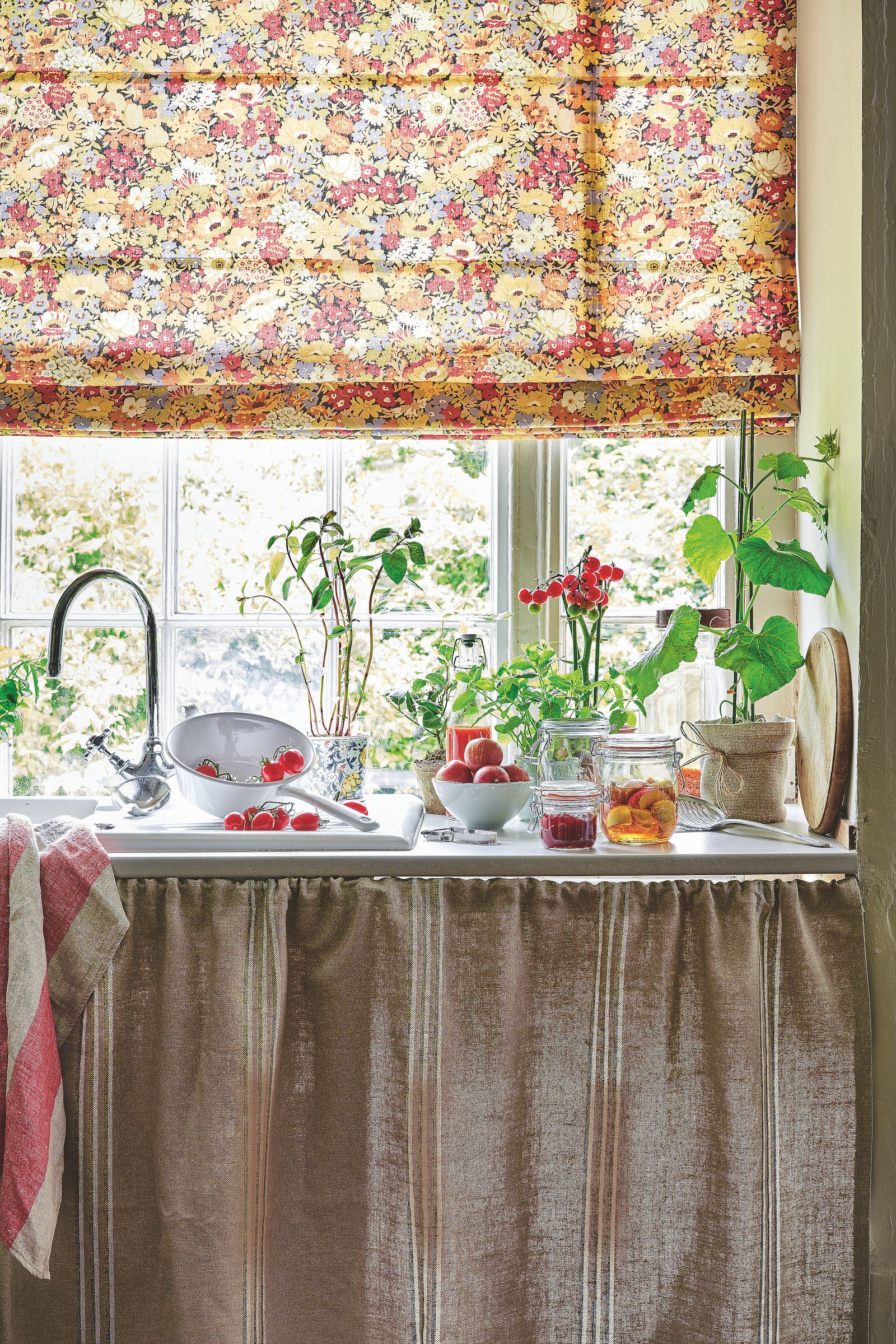 Country Kitchen Curtain Ideas 20 Pretty Ways To Dress Windows Homes   ZUrEyy94Nb6LGGcjENCDCW 1920 80 