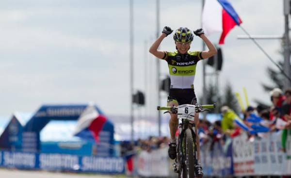 Irina Kalentieva (Topeak Ergon) celebrates second place.