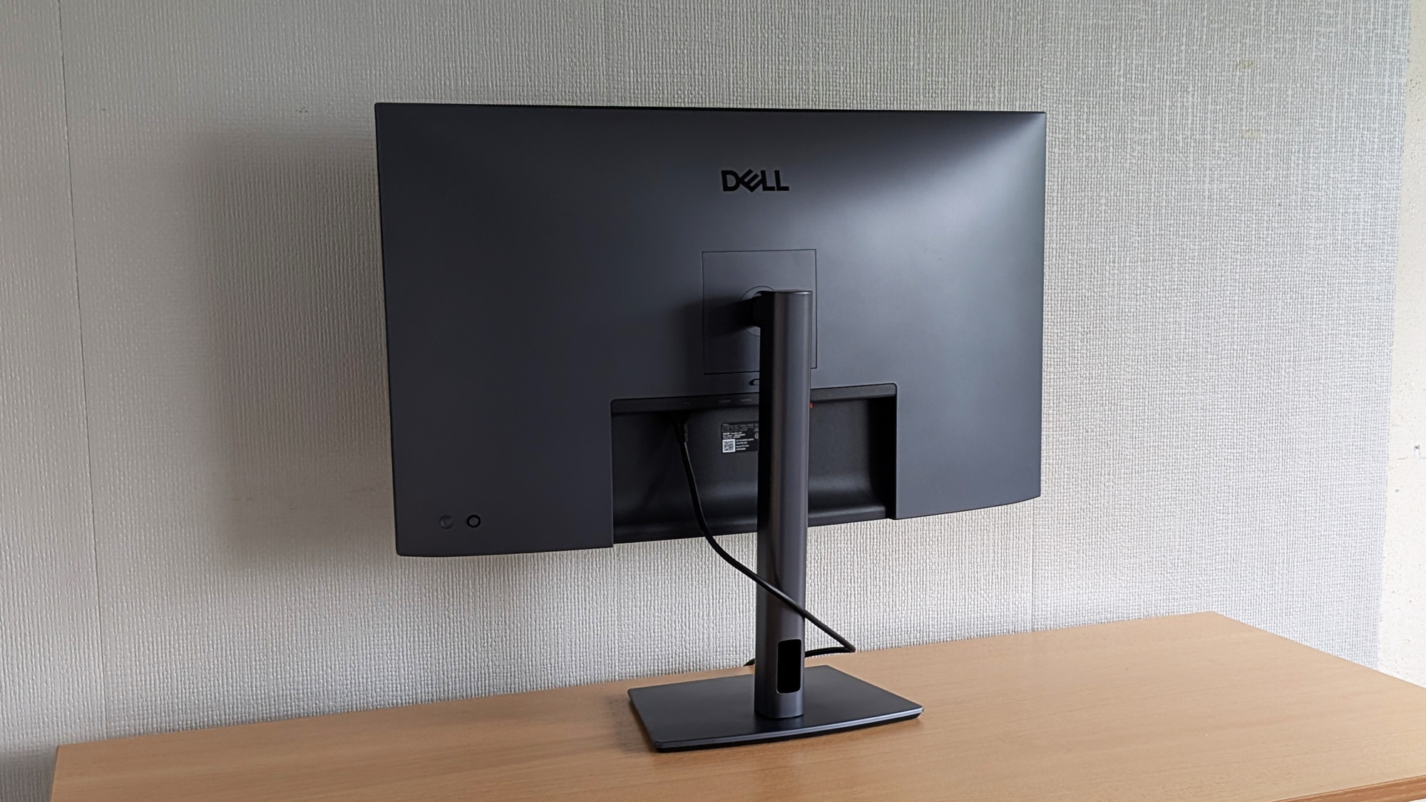 Dell UltraSharp U3226Q rear