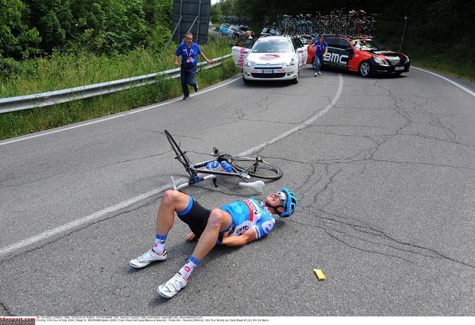 Fabian Wegmann (Garmin-Sharp) in agony after a crash that tore his hamstring