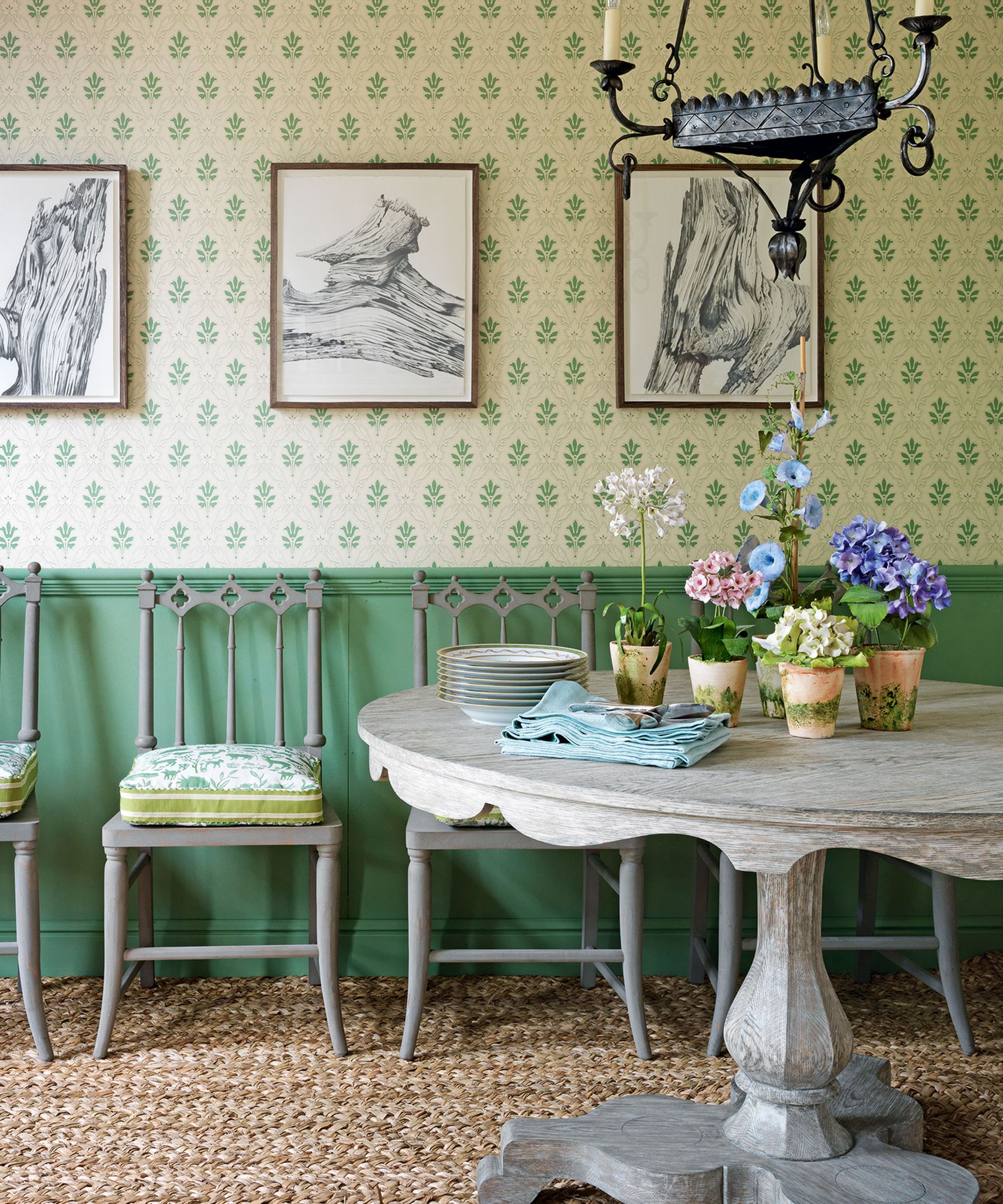 Small dining room ideas with round table with wooden chairs