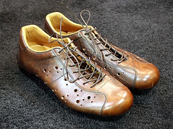 Dromarti offers three shoes in its collection, all of which boast classy retro styling.