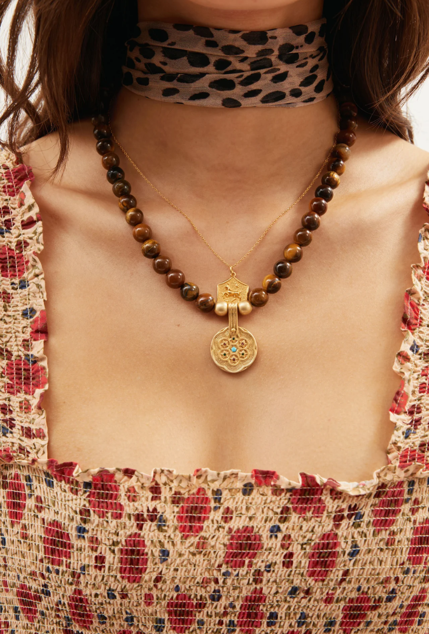 An image of a RIXO statement necklace.