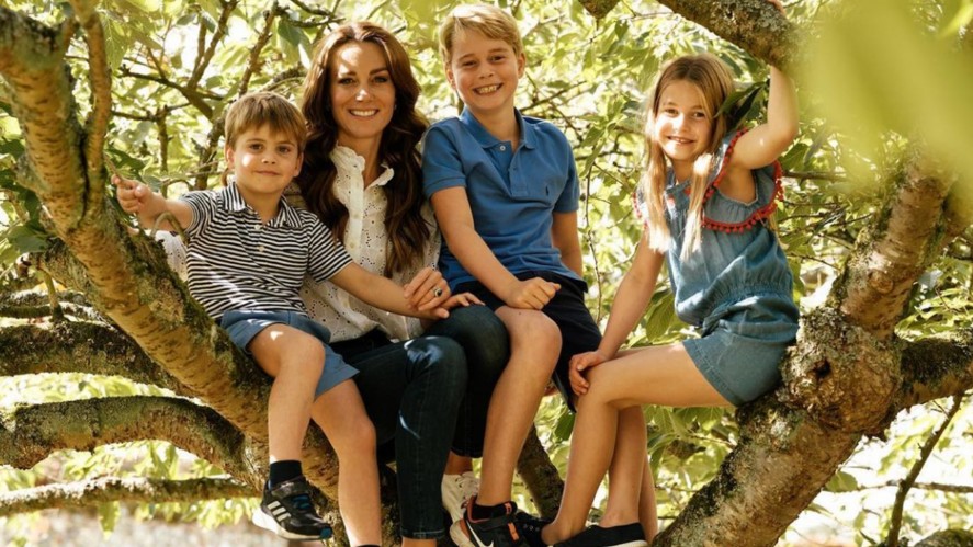 Prince George and Prince Louis Are "Protective" of Mom Kate in Mother's Day Photos, Body Language Expert Says