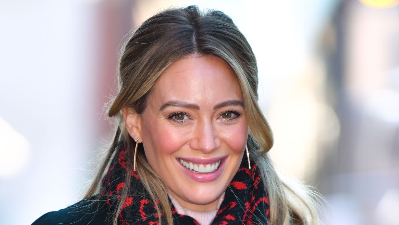 Pregnant Hilary Duff Shares A Beautiful Photoshoot On Instagram Marie Claire